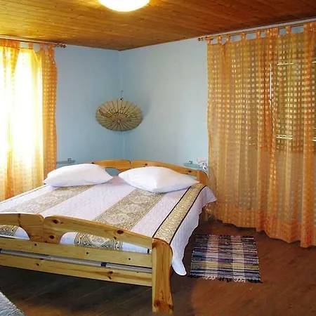 House In With Terrace, W-lan * سوبيتارسكا دراغا